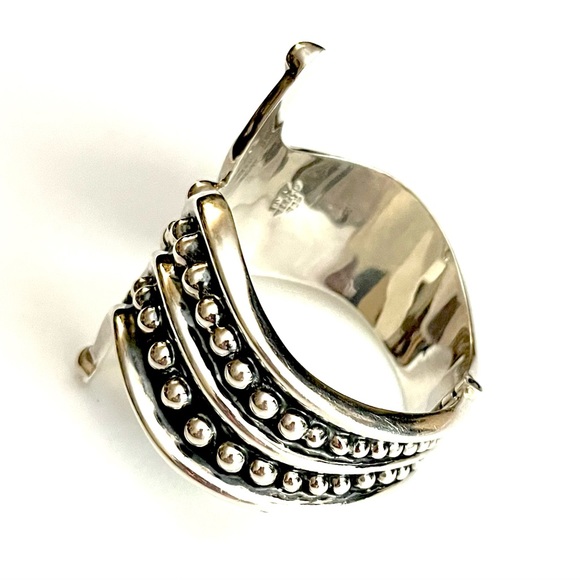 Signed, Taxco Vintage Heavy High Polish Sterling Silver Repoussé Hinged Bracelet - Picture 2 of 6